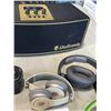 Image 2 : TRAY OF ELECTRONICS INCLUDING BEATS SPEAKER, PHILIPS BABY MONITOR, 3 HEADPHONES, MONSTER SPEAKER