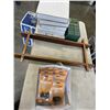 Image 1 : BOX WITH 5 COLLECTIBLE PLATES, PLATE STAND, AND UNEX TRIGGER LOCKS