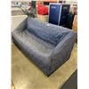 Image 2 : WHITE TUFTED LOVESEAT WITH COVER