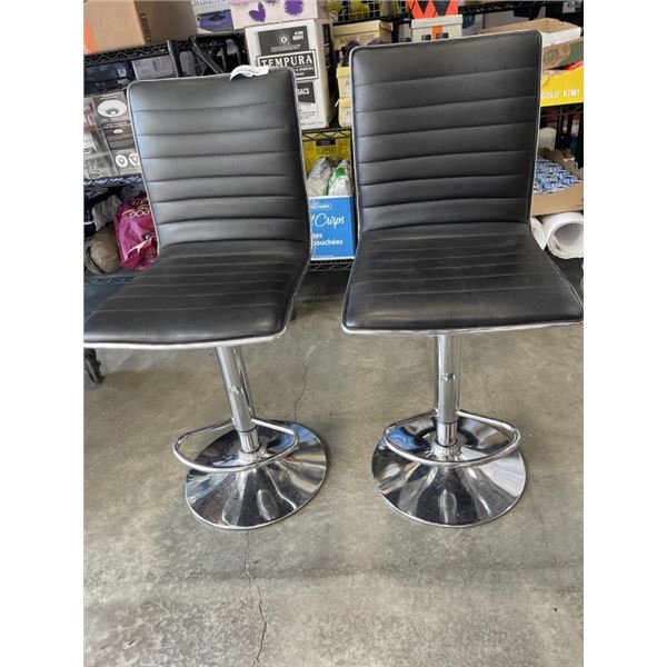 2 BLACK LEATHER MODERN GAS LIFT BAR STOOLS