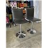 Image 4 : 2 BLACK LEATHER MODERN GAS LIFT BAR STOOLS