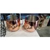 Image 3 : PAIR OF MULE COPPER MUGS IN BLACK WIRE STORAGE BASKET AND WOODEN STOOL