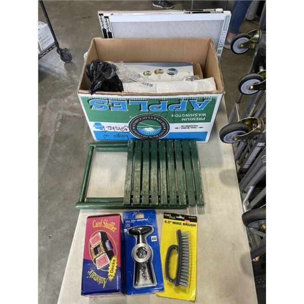 BOX OF HOUSEHOLD ITEMS INCLUDING AUTOMATIC CARD SHUFFLER, IKEA 365 VARDEFULL, SPATULAS, WIRE BRUSH, 