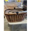 Image 2 : LARGE LOT OF RATTAN AND METAL BASKETS