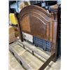 Image 5 : KINGSIZE MAHOGANY FINISH POSTER BEDFRAME