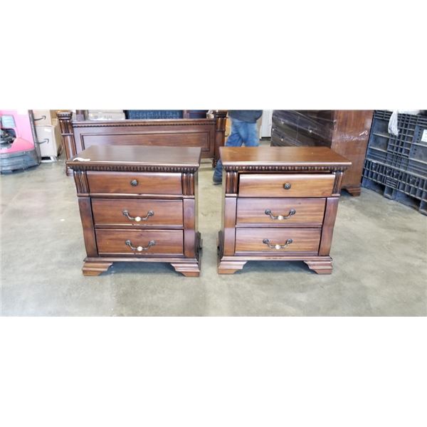 PAIR OF MAHOGANY FINISH 3 DRAWWR NIGHTSTANDS
