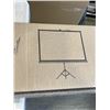 Image 2 : VIVO PORTABLE TRIPOD PROJECTOR SCREEN 4:3