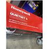 Image 3 : HONEYWELL 16" QUIET STAND FAN - TESTED WORKING