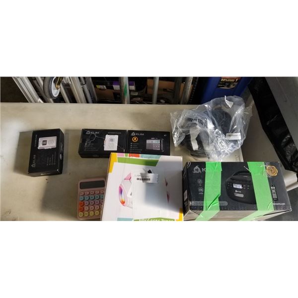 KLIM ITEMS INCLUDING 3 PORTABLE CASETTE PLAYERS, CD-CASETTE PLAYER, CALCULATOR & TINY GEEKS TUNES BO