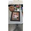 Image 4 : ASSORTED DECOR ITEMS AND GLASS FRAME