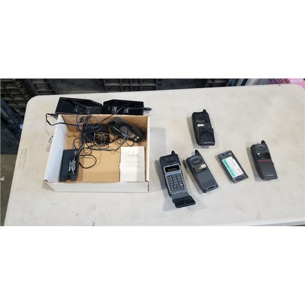 TRAY OF OLD MOTOROLA CELLPHONES