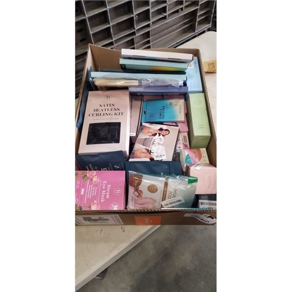 TRAY OF BLOOMORA BEAUTY PRODUCTS INCLUDING REVITALIZING EYE MASK SET, LIP MASK SET, STEAM EYE MASK E