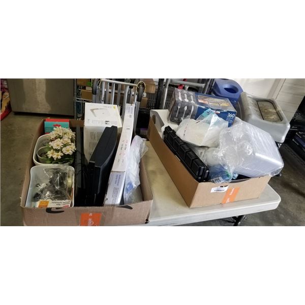 2 TRAYS OF HOUSEHOLD ITEMS INCLUDING PS3, BLUEHIVE 3 IN 1 GOOSENECK SMARTPHONE MOUNT, RAIN DESIGN M 