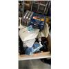 Image 3 : 2 TRAYS OF HOUSEHOLD ITEMS INCLUDING PS3, BLUEHIVE 3 IN 1 GOOSENECK SMARTPHONE MOUNT, RAIN DESIGN M 