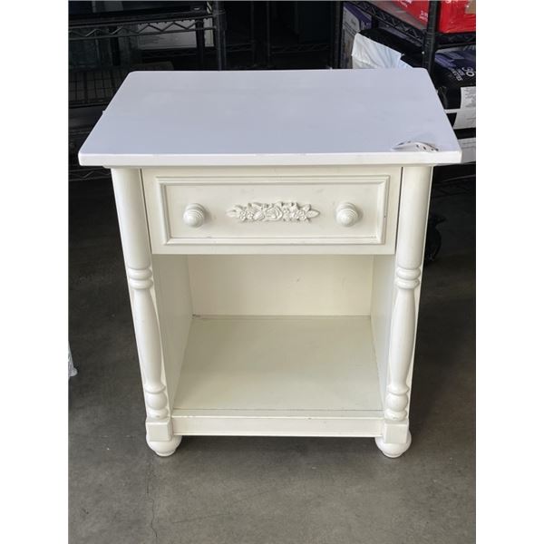 CAFE KID WHITE NIGHT STAND
