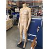 Image 2 : 6FT MANEQUIN FIGURE WITH BASE