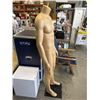 Image 3 : 6FT MANEQUIN FIGURE WITH BASE