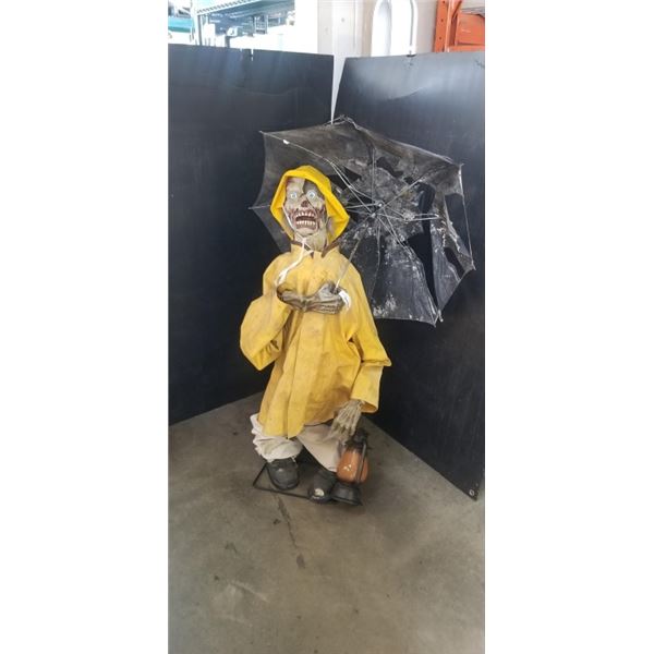 RAINY DAY SKELLETON FIGURE HALLOWEEN PROP