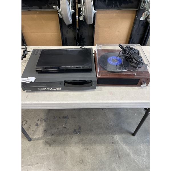 MITSUBISHI VIDEO CASSETTE RECORDER, SONY CD/DVD PLAYER, AND TURNTABLE. WORKING