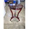 Image 2 : 2 BOMBAY FURNITURE ROUND PEDESTAL ACCENT TABLES