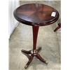 Image 3 : 2 BOMBAY FURNITURE ROUND PEDESTAL ACCENT TABLES