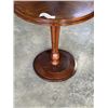 Image 3 : ROUND PEDESTAL TABLE