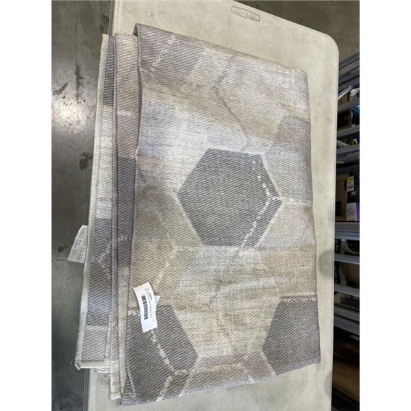 AS NEW RUGGABLE WASHABLE AREA CARPET, APPROX 6X9FT