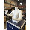 Image 2 : TABLE TOP FEMALE MANEQUIN