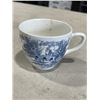 Image 2 : VINTAGE TEACUPS AND TEA POT INCLUDING 2 BLUE & WHITE WEDGEWOOD & CO TEA CUPS