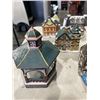 Image 4 : 8 VINTAGE MINIATURE CHRISTMAS VILLAGE BUILDINGS