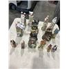 Image 1 : 14 VINTAGE MINIATURE CHRISTMAS VILLAGE BUILDINGS