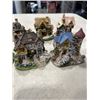 Image 2 : 8 VINTAGE CHRISTMAS MINIATURE BUILDINGS
