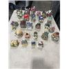 Image 1 : 27 VINTAGE MINIATURE CHRISTMAS VILLAGE BUILDINGS