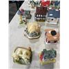 Image 5 : 27 VINTAGE MINIATURE CHRISTMAS VILLAGE BUILDINGS