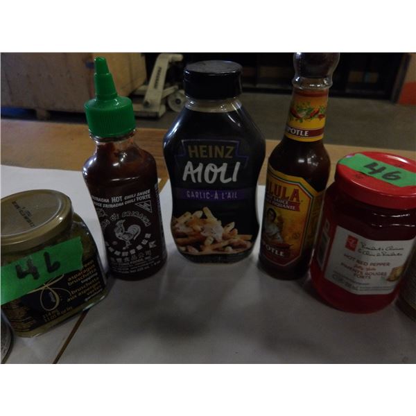 SHELF PULLS (AS IS):  FLAT C/W 10 ASSORTED BOTTLES OF SAUCES (AS PICTURED)