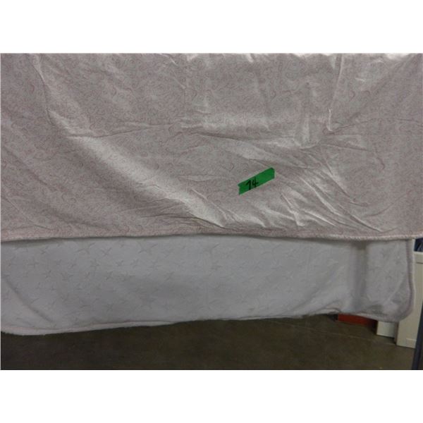 UNCLAIMED STORAGE:  QUILT & BUNTING BAG