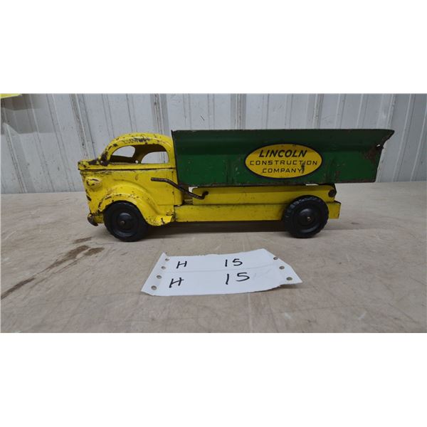 Vintage Lincoln Toys Pressed Steel "Lincoln Construction Company" Dump Truck, Late 1940s-1950s, 13”