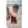 Image 6 : Vintage Rosko Toys 1962 Charley Weaver Battery Powered Bartender Tin Toy with Original Box