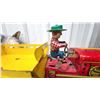 Image 7 : Vintage Marx Tin Litho Wind-Up Tracked Tractor with Dump Bed and Driver, 1950s 14” Working
