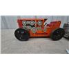 Image 2 : Marx Tin Litho Toy Tractors: Orange Caterpillar Diesel and Gray/Pink Streamlined Number 5