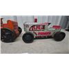 Image 3 : Marx Tin Litho Toy Tractors: Orange Caterpillar Diesel and Gray/Pink Streamlined Number 5