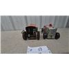 Image 4 : Marx Tin Litho Toy Tractors: Orange Caterpillar Diesel and Gray/Pink Streamlined Number 5