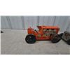 Image 6 : Marx Tin Litho Toy Tractors: Orange Caterpillar Diesel and Gray/Pink Streamlined Number 5