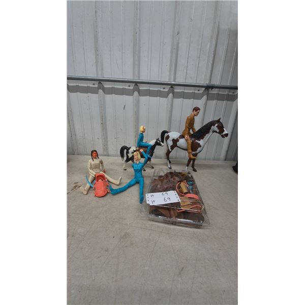 Best of the West Action Figure Set: 4 Figures, 1 Baby, 2 Horses Plus Accessories