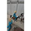 Image 4 : Best of the West Action Figure Set: 4 Figures, 1 Baby, 2 Horses Plus Accessories