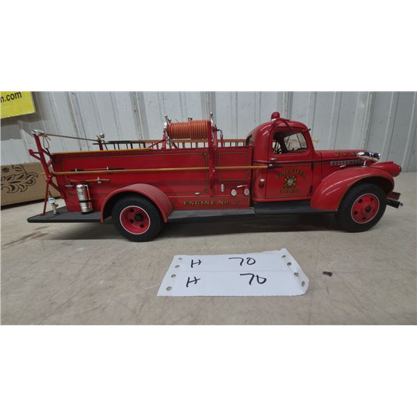 1941-1946 Chevrolet Volunteer Fire Department Engine No. 7 Pumper Truck Scale Model, 18”