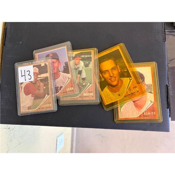 5 COLLECTIBLE BASEBALL CARDS