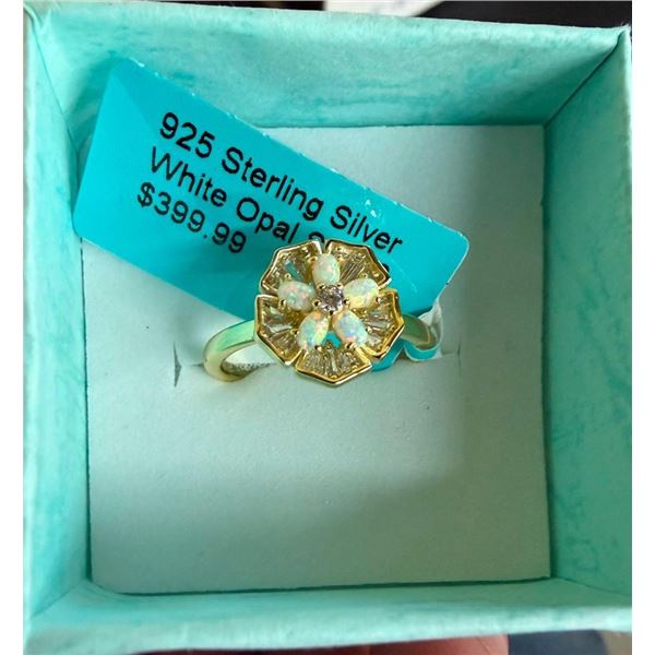 925 STERLING SILVER WHITE OPAL WOMENS SIZE 8 RING - SEE PICTURE FOR FURTHER INFO