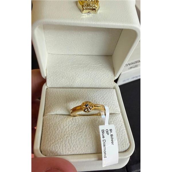 WOMENS SILVER RING - APPROX. SIZE 6.5