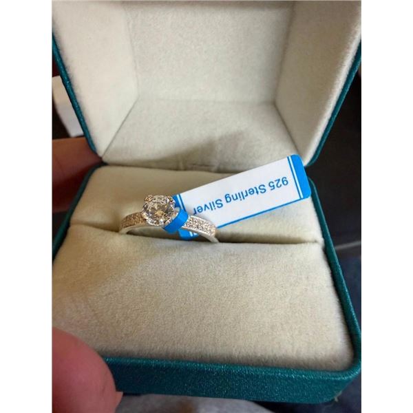 925 STERLING SILVER RING - SIZE 9